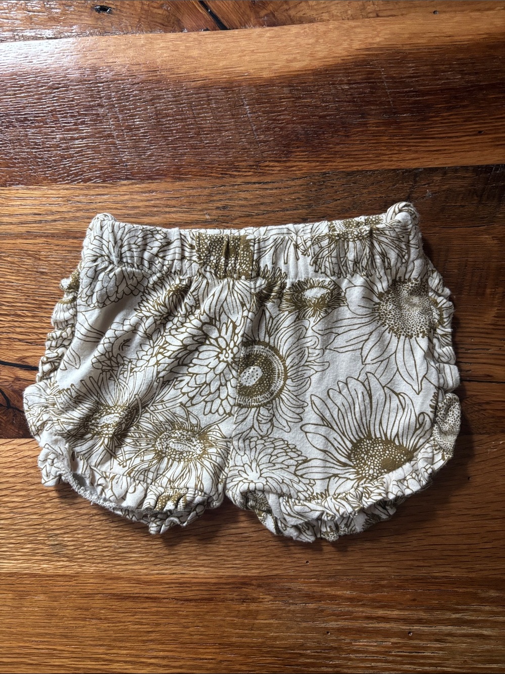 kate quinn Cream Shorts with brown Floral Print size 6-12 month